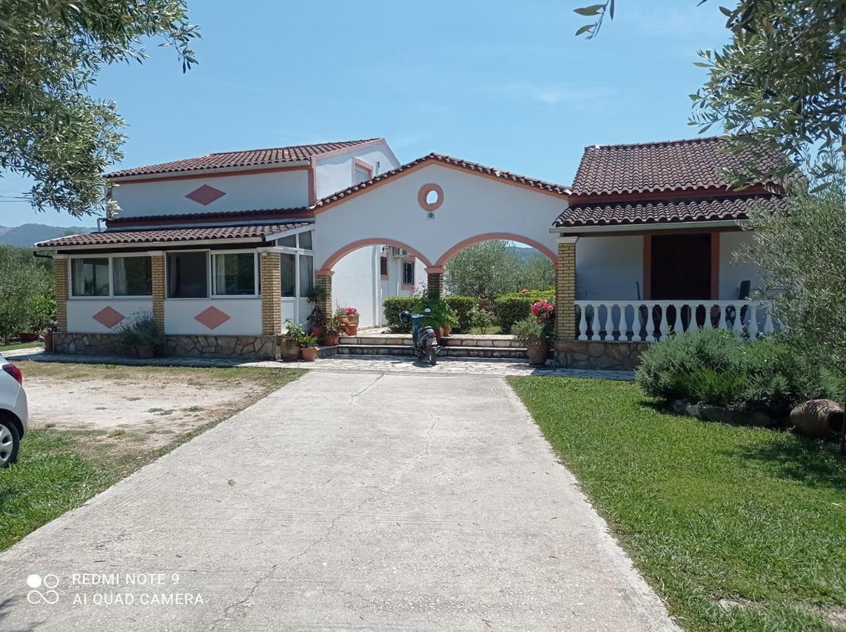 Villa Yannis Roda  Luaran gambar