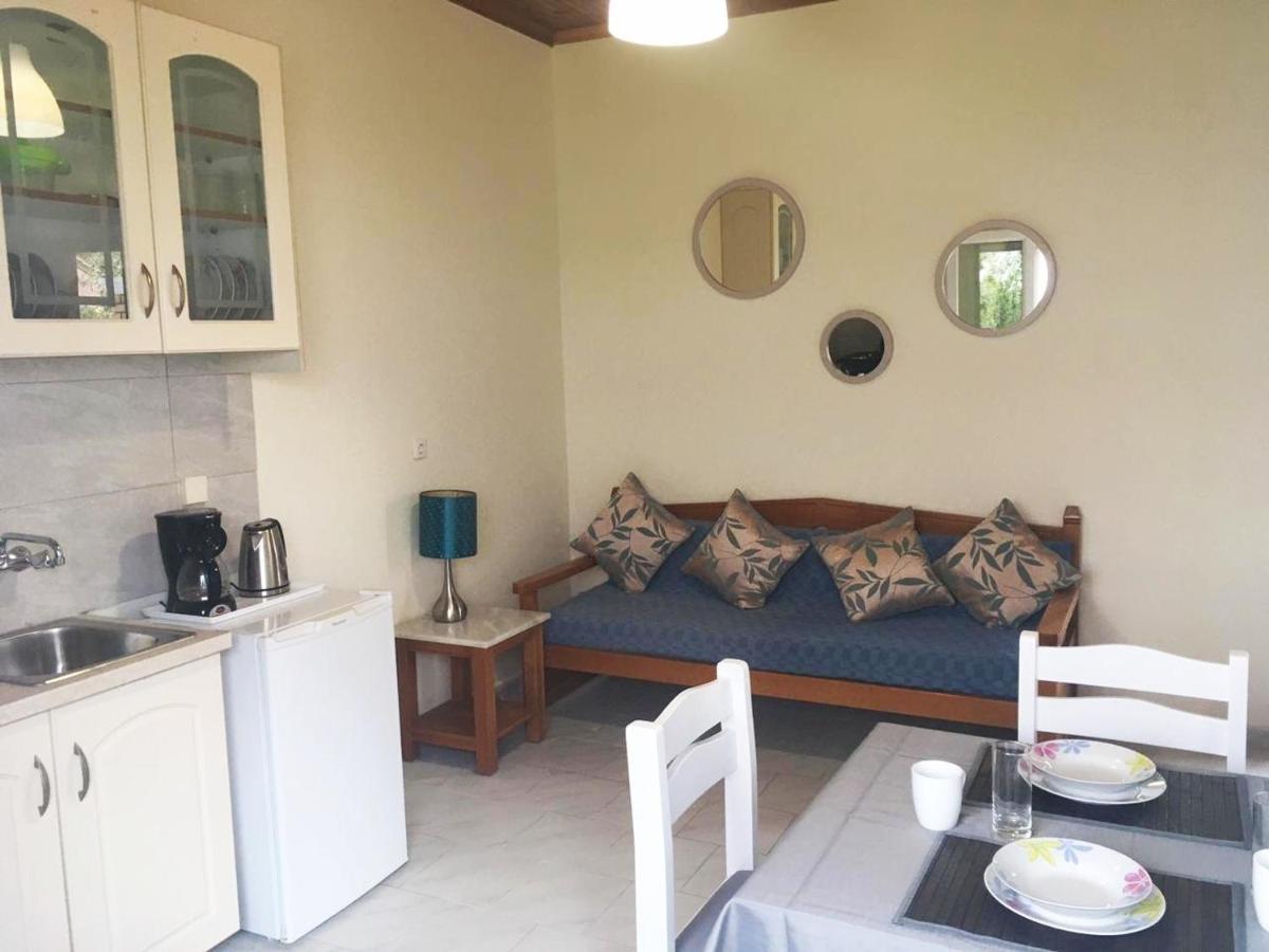 Villa Yannis Roda  Luaran gambar