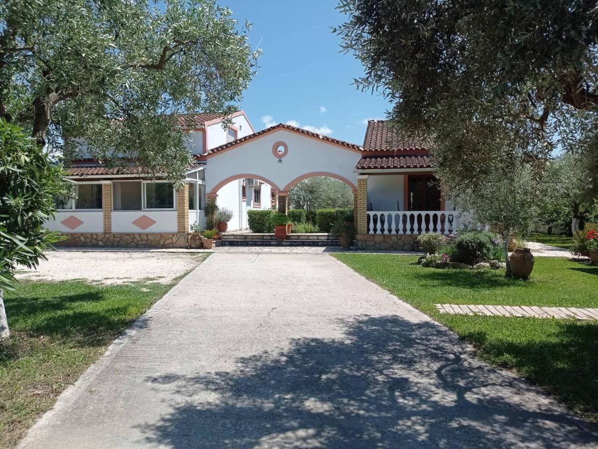 Villa Yannis Roda  Luaran gambar