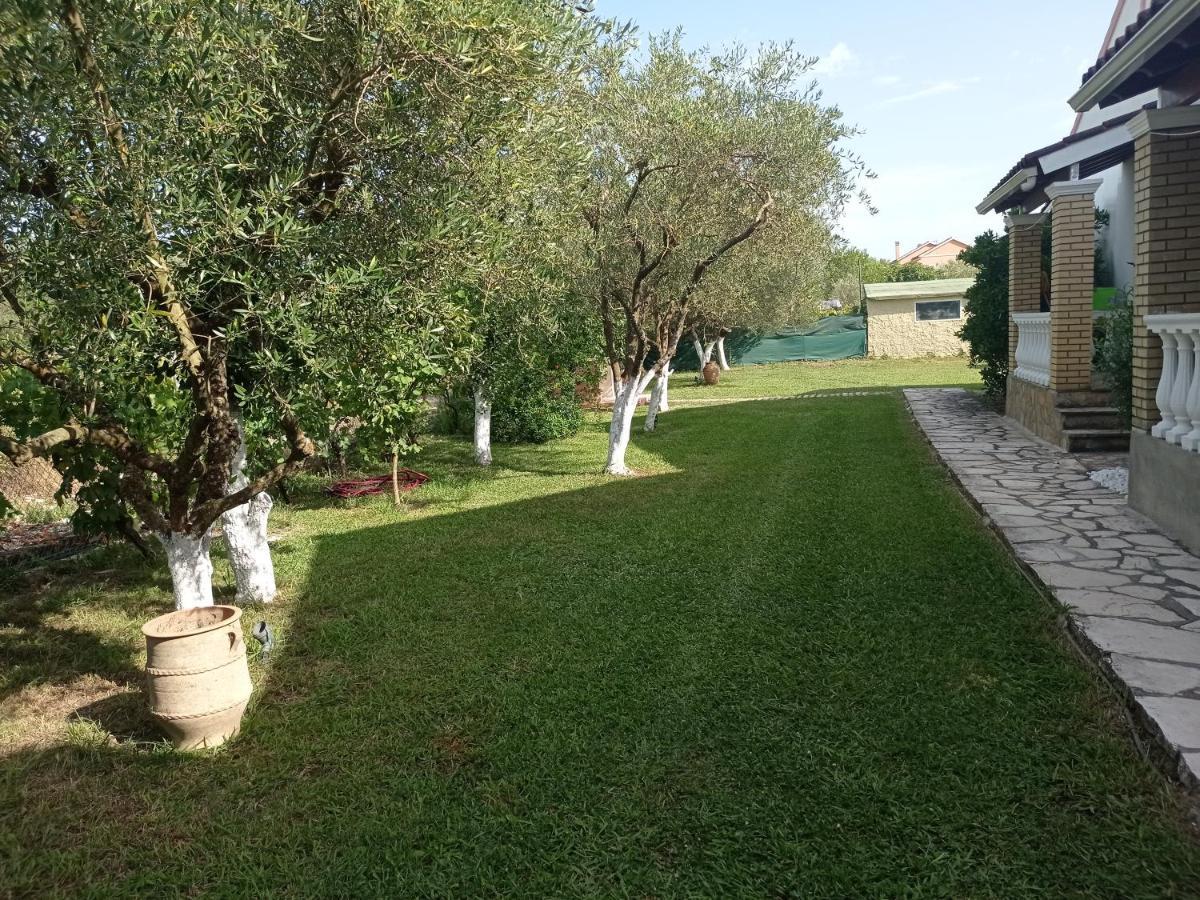 Villa Yannis Roda  Luaran gambar